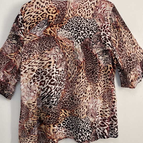 Rockmans - Animal Print Blouse with sparkly detailing on V neckline - Size 20 - Picture 6 of 7
